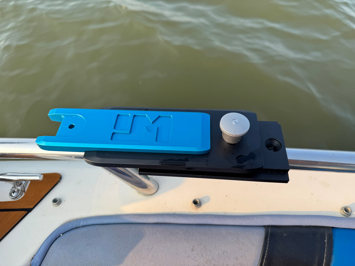 PRO SERIES Gunnel Plate Assembly