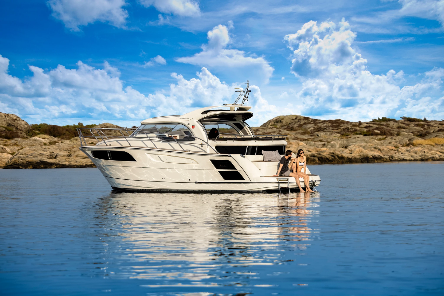 Garmin GPSMAP 1243xsv SideVü, ClearVü and Traditional CHIRP Sonar with Mapping (010-02367-61)